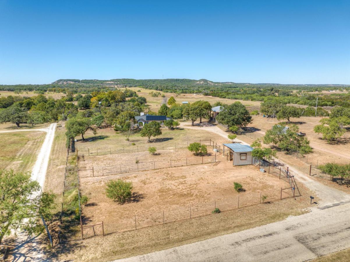 Casa Bonita Firepit-Grill & Hill Country Views! Villa Fredericksburg Eksteriør bilde